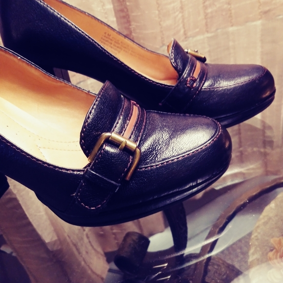 Naturalized Size 4M Black Pumps - Picture 3 of 10